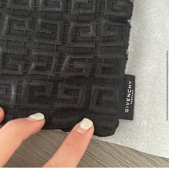 Givenchy cosmetics bag - Picture 3 of 7